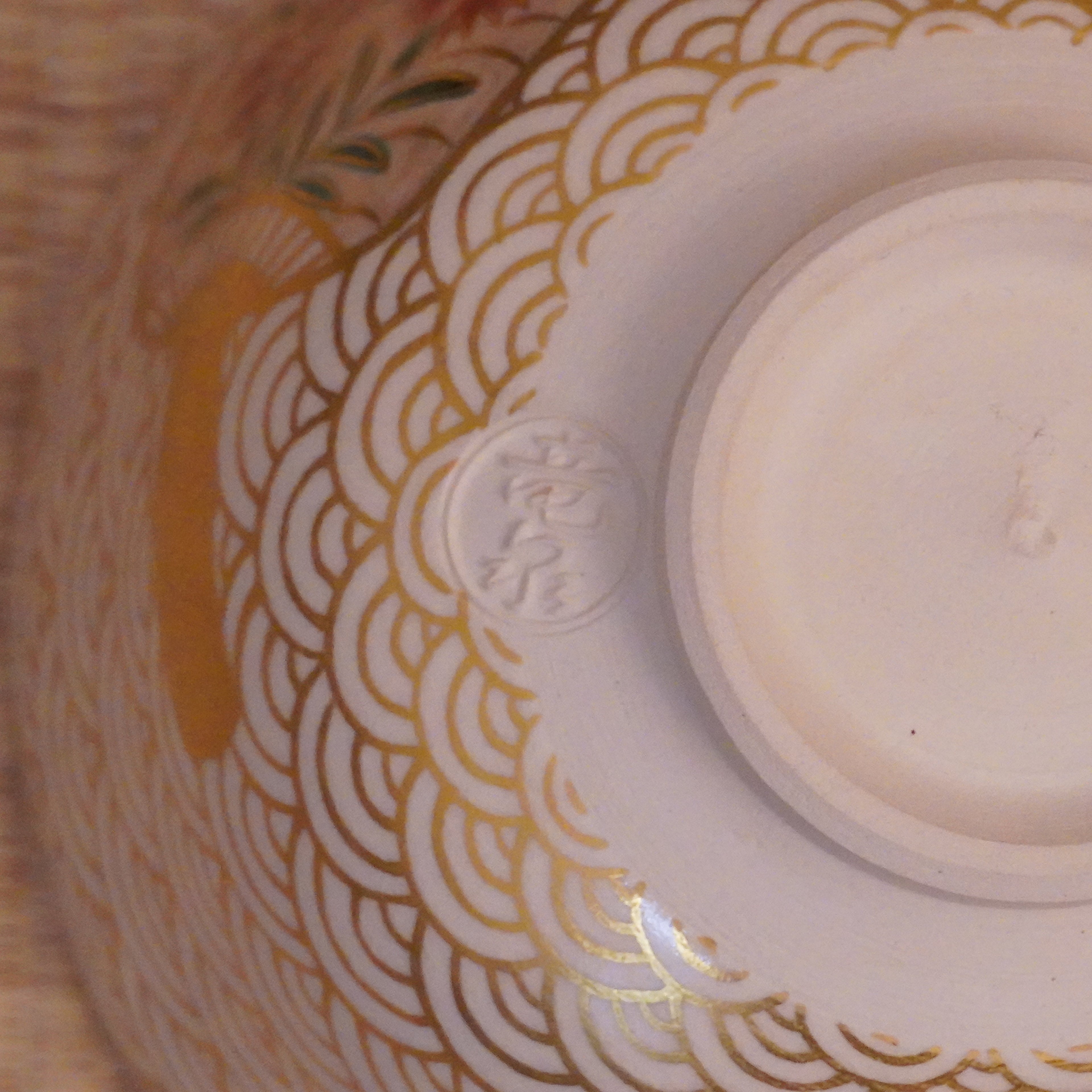 Bol à thé  – décor d’éventail fleuri, peint en couleurs