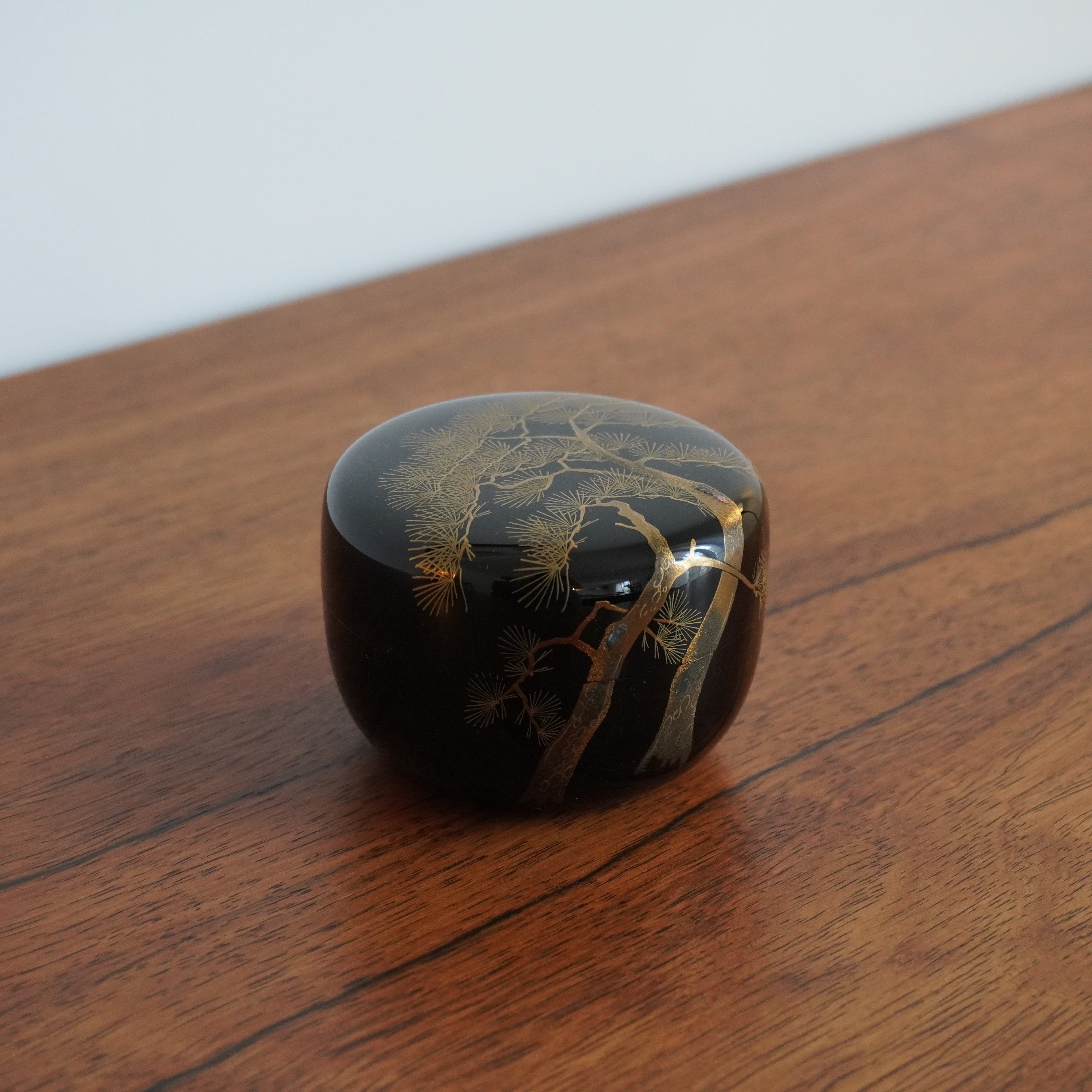 Natsume hira – motif de pin