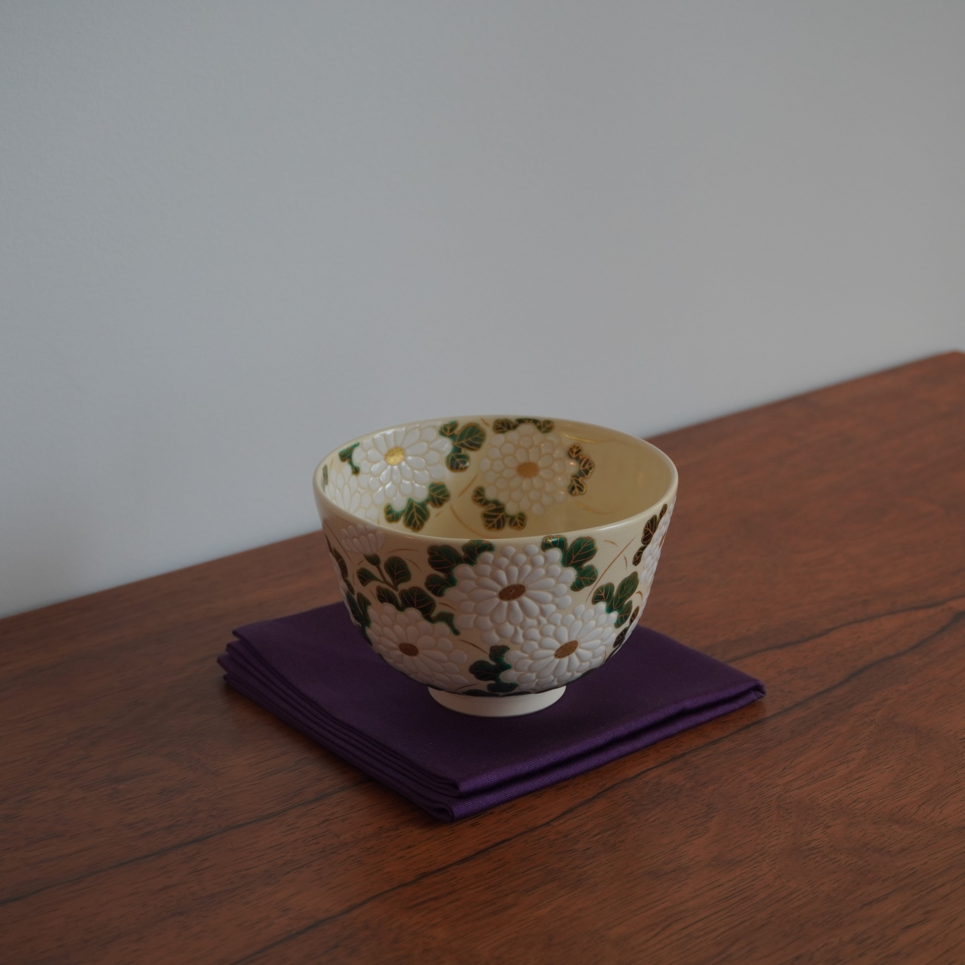 Bol à thé – motif de chrysanthèmes