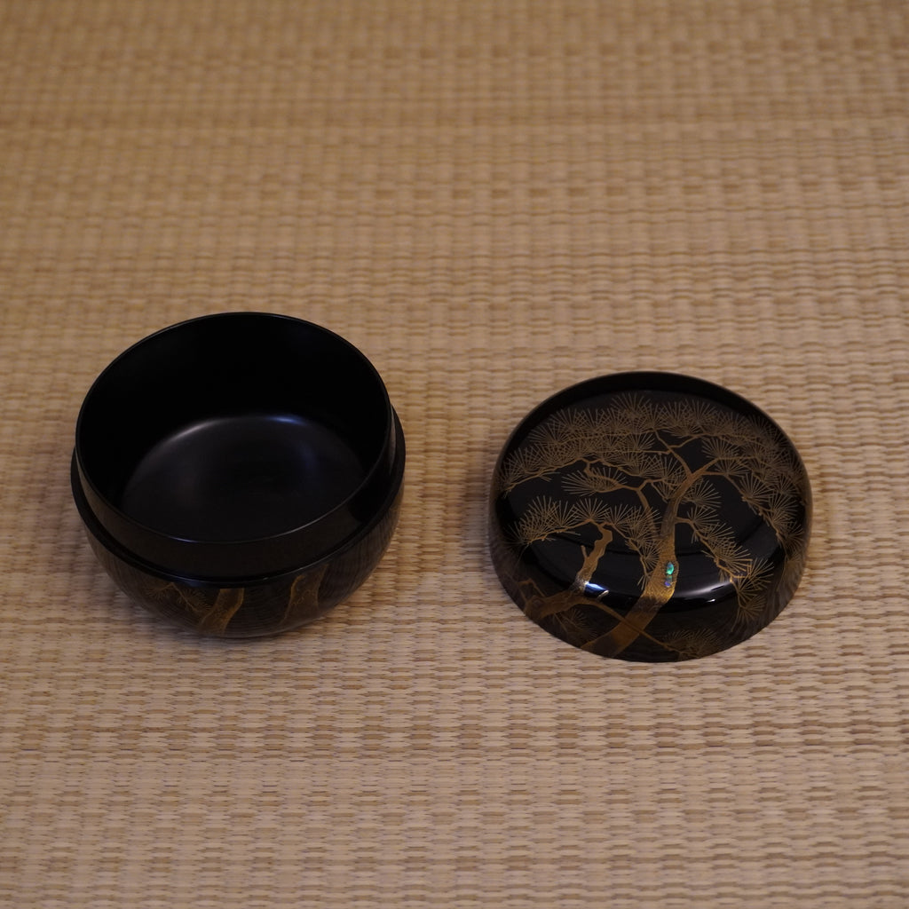 Natsume hira – motif de pin