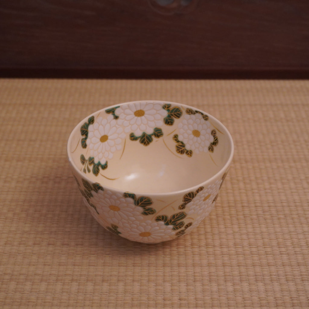Bol à thé – motif de chrysanthèmes