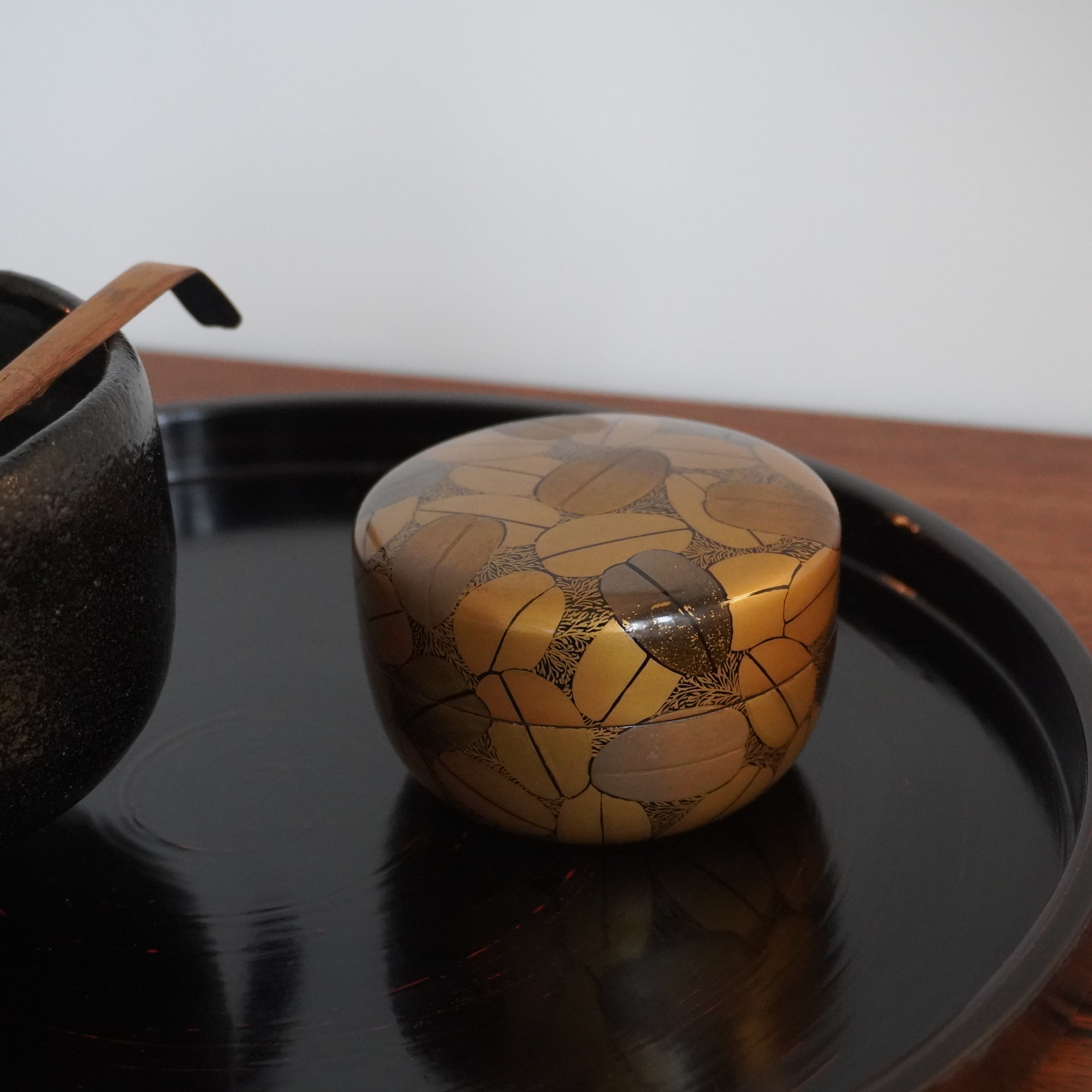 Natsume plat - motif de feuilles