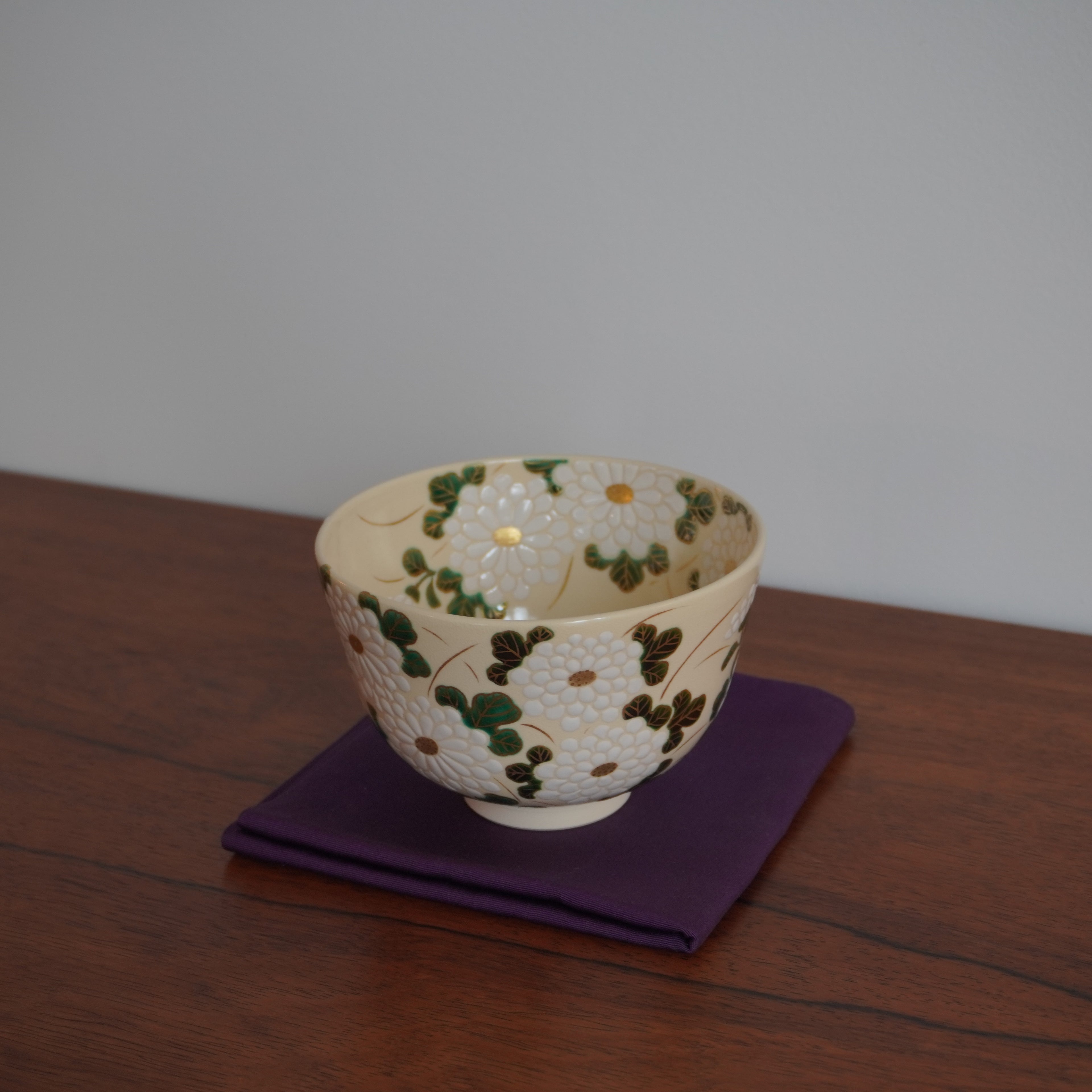 Bol à thé – motif de chrysanthèmes