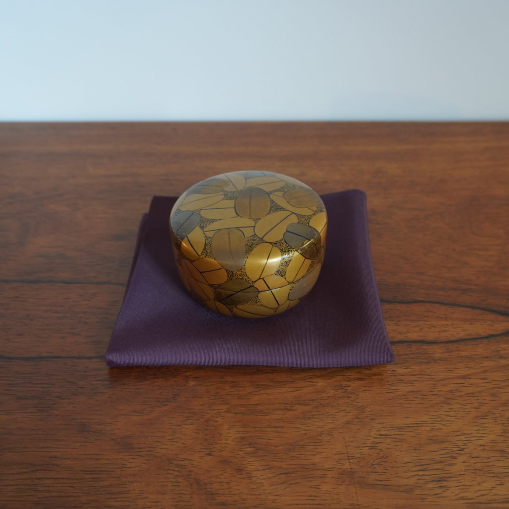 Natsume plat - motif de feuilles