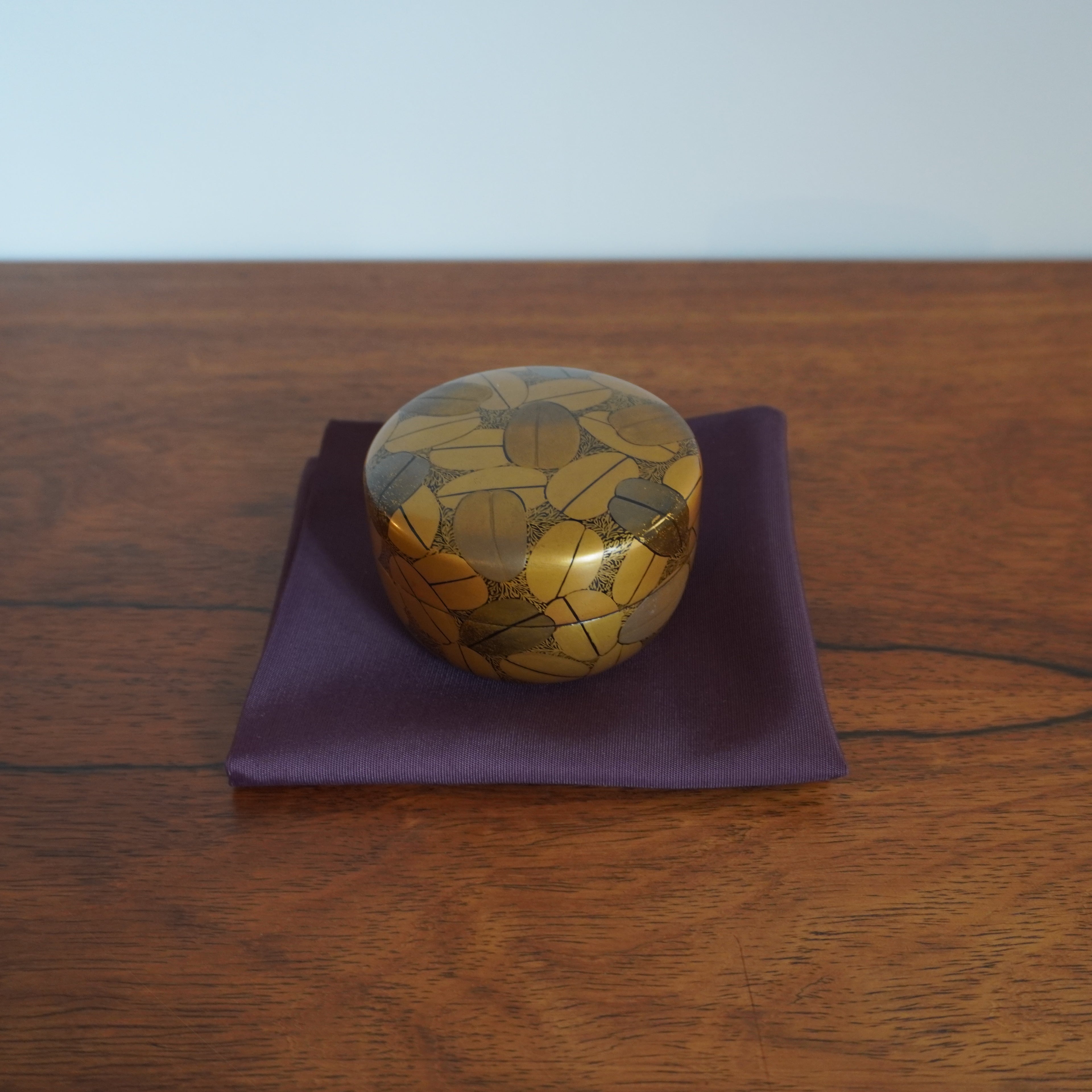 Natsume plat - motif de feuilles