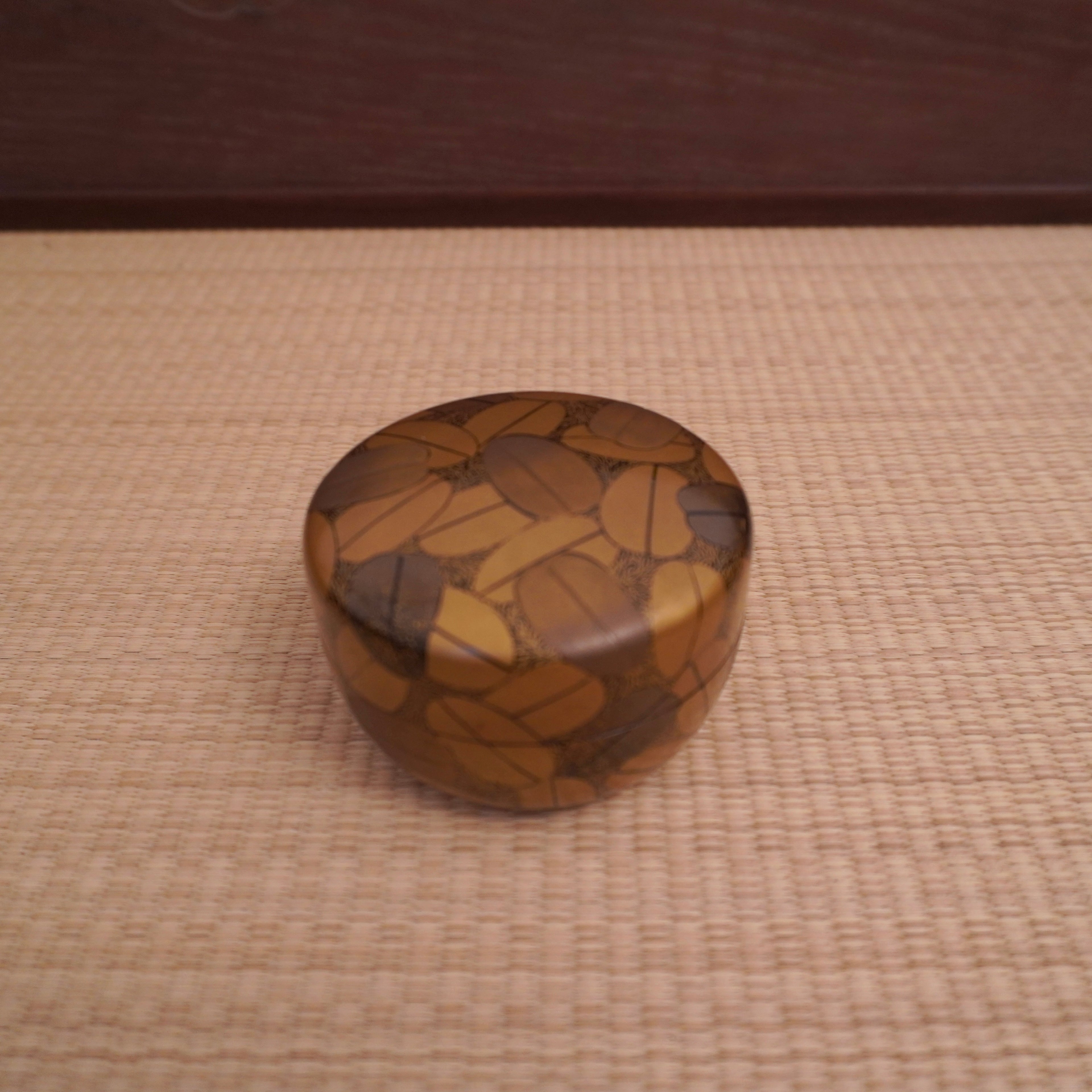 Natsume plat - motif de feuilles