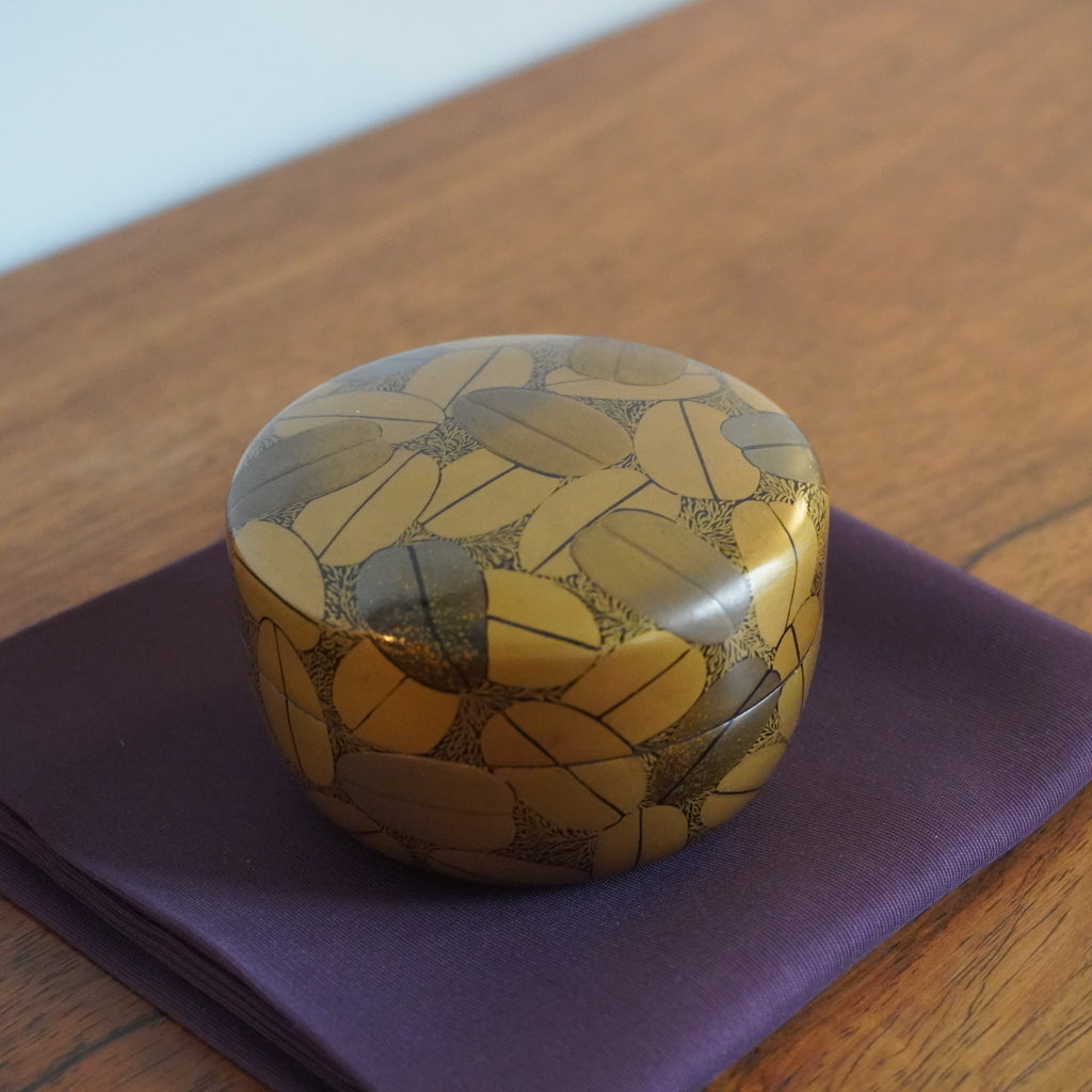 Natsume plat - motif de feuilles