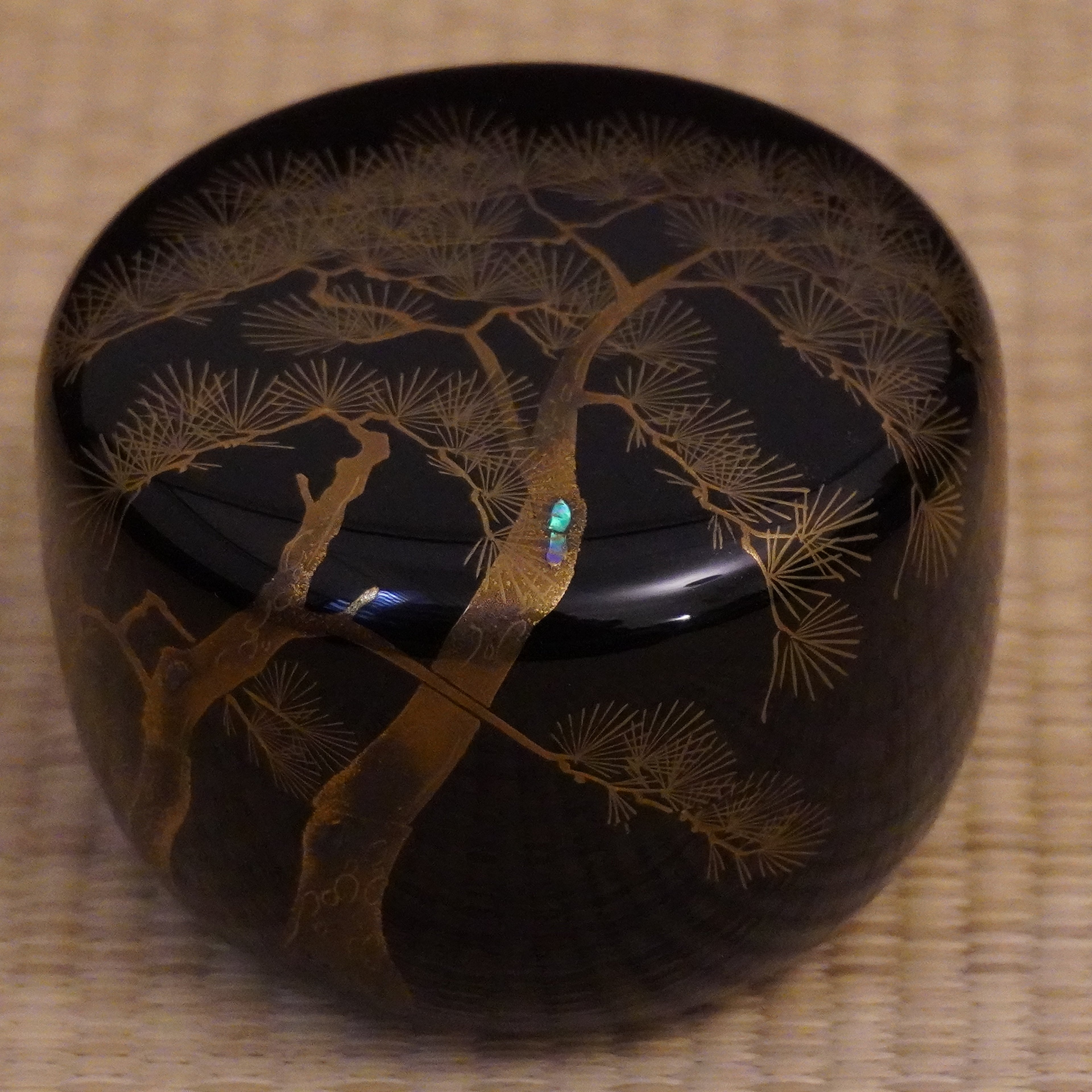 Natsume hira – motif de pin