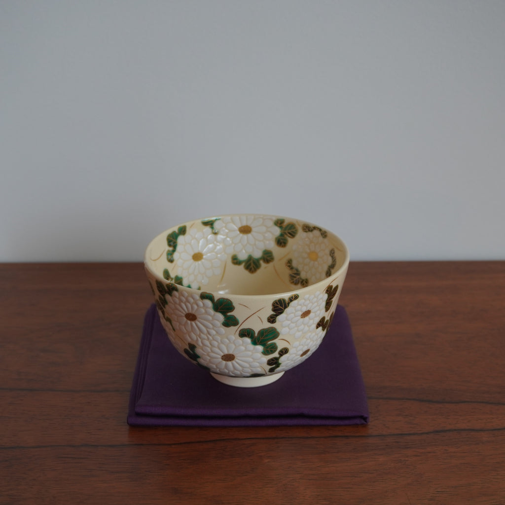 Bol à thé – motif de chrysanthèmes
